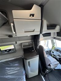 2026 Volvo VNL64T860