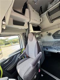 2026 Volvo VNL64T860