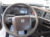 2016 Volvo VNM64T300