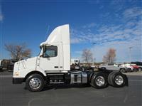 2016 Volvo VNM64T300