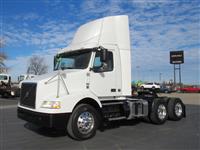 2016 Volvo VNM64T300
