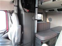 2021 Volvo VNL64T860