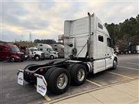 2022 Volvo VNL64T760