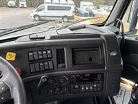 2022 Volvo VNL64T760