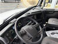 2022 Volvo VNL64T760