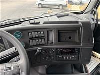 2022 Volvo VNL64T760