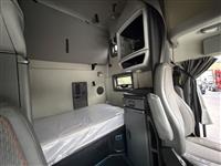2022 Volvo VNL64T760