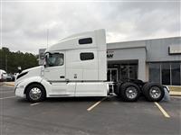 2022 Volvo VNL64T760