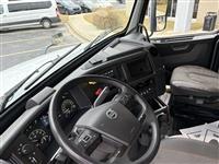 2022 Volvo VNL64T760