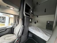 2022 Volvo VNL64T760