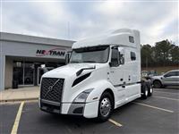 2022 Volvo VNL64T760