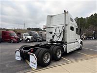 2022 Volvo VNL64T760
