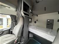 2022 Volvo VNL64T760