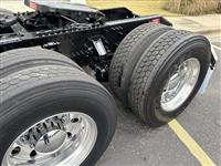 2022 Volvo VNL64T760