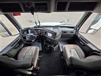 2023 Volvo VNL64T860