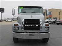 2023 Mack MD742