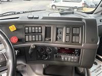 2022 Volvo VNL64T760