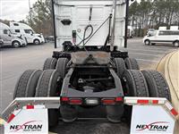 2022 Volvo VNL64T760