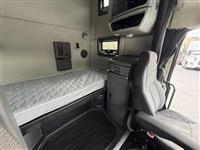 2022 Volvo VNL64T760