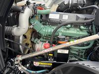 2022 Volvo VNL64T760
