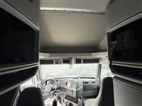 2022 Volvo VNL64T760