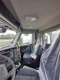 2025 Volvo VNL64T300