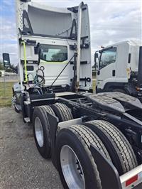 2025 Volvo VNL64T300