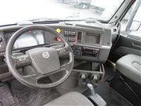 2020 Volvo VNL64T300