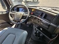 2022 Volvo VNL64T760