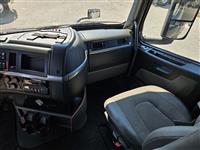 2022 Volvo VNL64T760