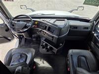 2023 Volvo VNL64T860