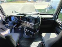 2022 Volvo VNL64T760