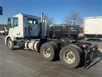 2023 Volvo VNR64T300