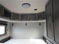 2023 Volvo VNL64T300