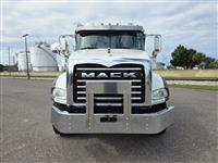 2022 Mack GR64B