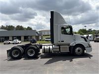 2016 Volvo VNL64T300