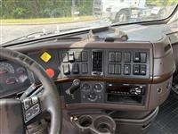 2016 Volvo VNL64T300