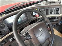 2016 Volvo VNL64T300