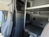2025 Volvo VNL64T860