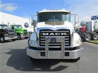 2022 Mack GR64B