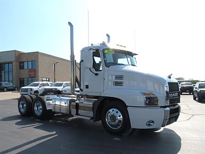 2020 Mack AN64T DAYCAB