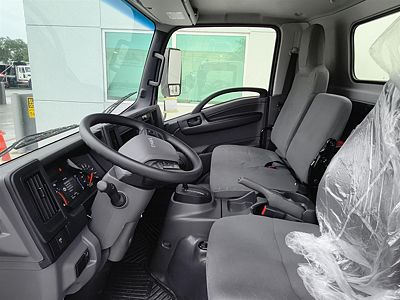 2027 Isuzu NPR-3Y354