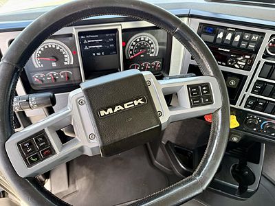 2020 Mack PI64T