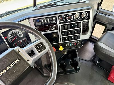 2020 Mack PI64T