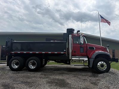 2026 Mack GR64FR