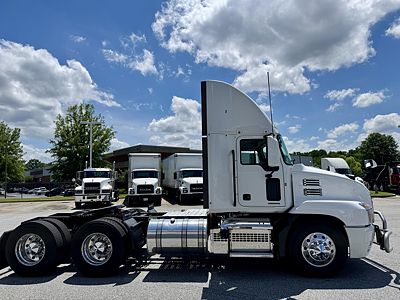2022 Mack AN64T