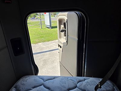 2023 Peterbilt 579