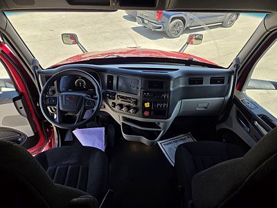 2023 Peterbilt 579