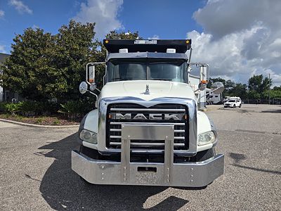 2017 Mack GU813