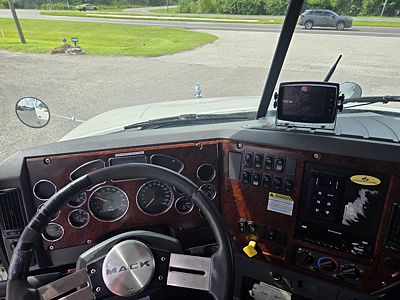 2017 Mack GU813